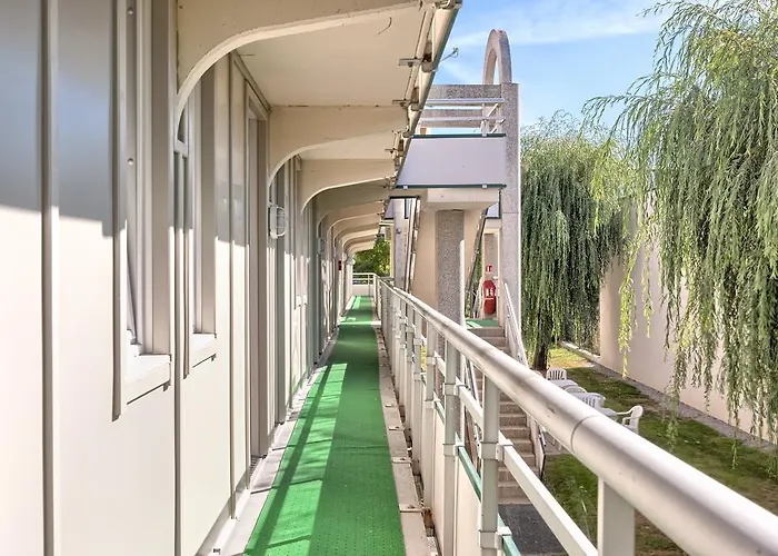 Hotel Premiere Classe La Roche Sur Yon - Vendespace 2*